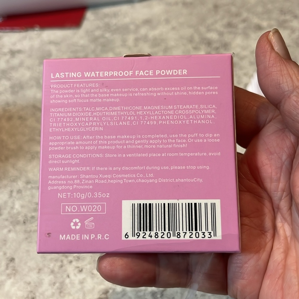 Lasting Waterproof Makeup - light to medium skin - Picture 3 of 4